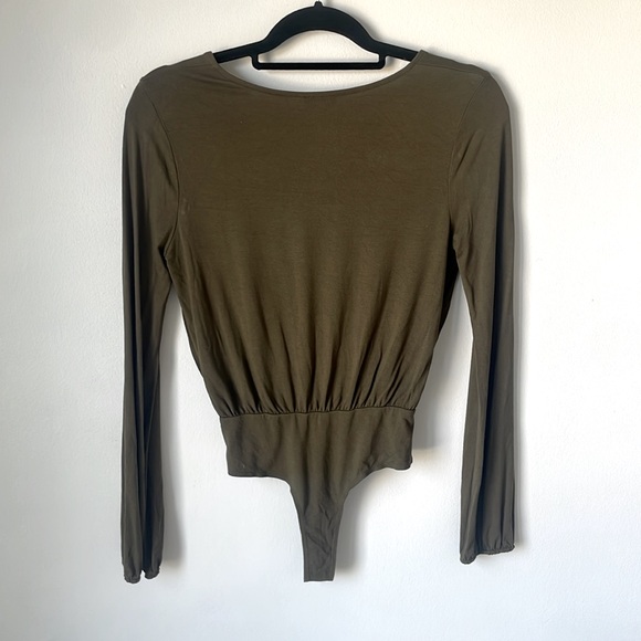TOBI Deep V-Neck Long Sleeve Bodysuit in Olive Green - Size: S - Picture 2 of 5